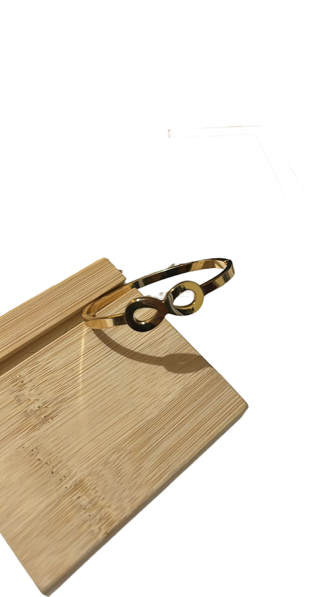 Queen's Infinity Gold-Plated Minimalist Bracelet