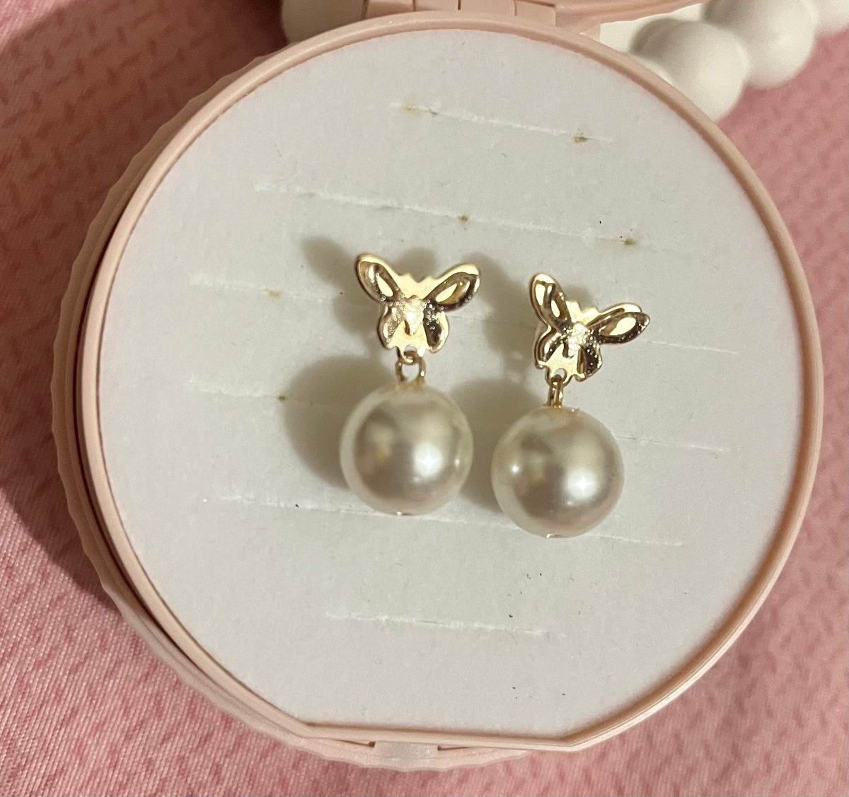 Butterfly Pearl Drop Earrings – Golden Elegance