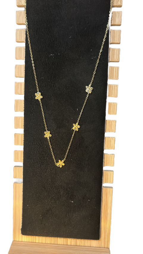 Minimalist Gold Daisy Flower Chain Necklace for Women – Elegant Floral Pendant Necklace